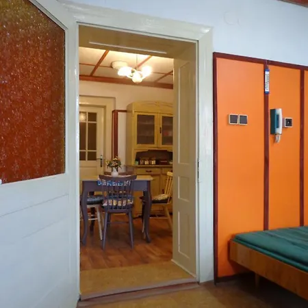 Stylove Zarizeny Domek Ve Stylu 60-80 Let Semesterbostad Budkovce