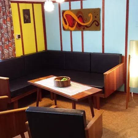 Stylove Zarizeny Domek Ve Stylu 60-80 Let Budkovce