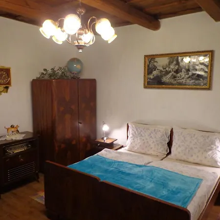 Stylove Zarizeny Domek Ve Stylu 60-80 Let Budkovce