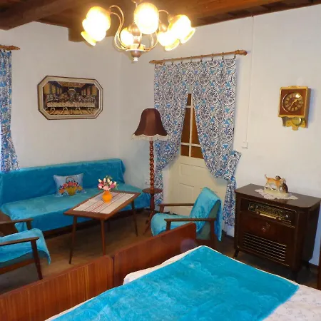 Stylove Zarizeny Domek Ve Stylu 60-80 Let Semesterbostad Budkovce